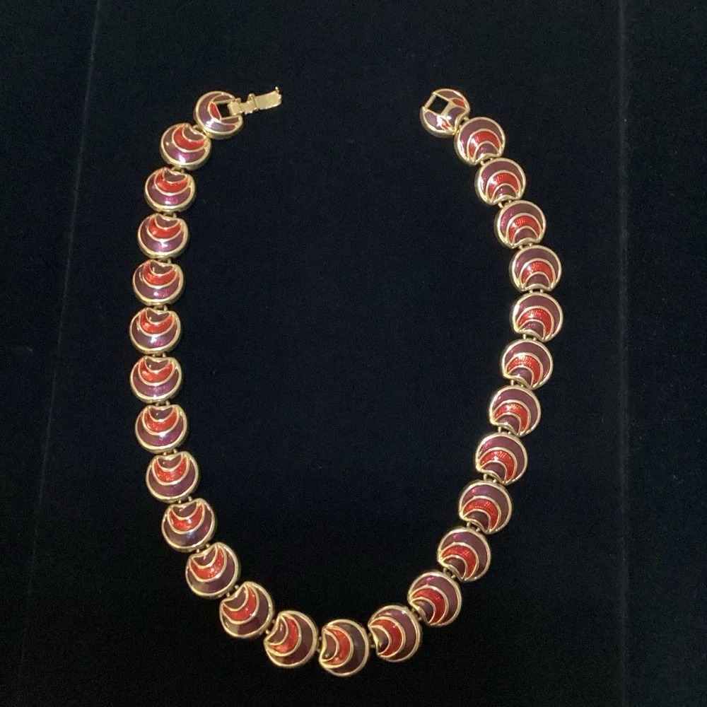 Vintage Gold Tone Red Enamel Scalloped Link Collar Necklace 17.5 Inch Statement